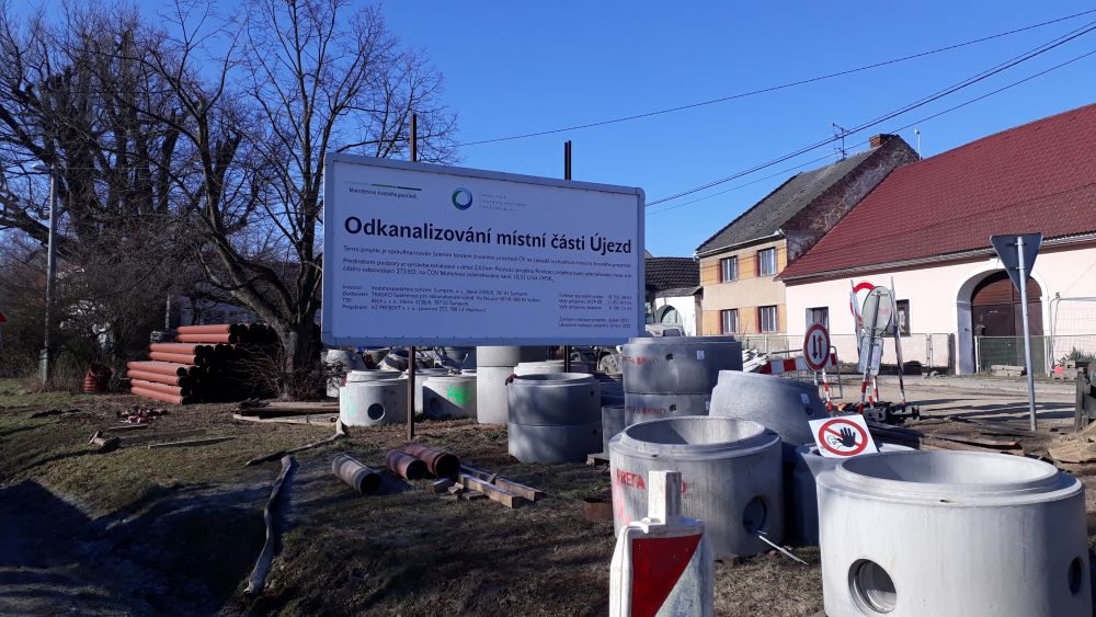 Výstavba splaškové kanalizace v Újezdu u Mohelnice, 3800 metrů, DN 250, rok 2021 a 2022